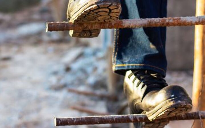 Solutions for highly stressed and abrasion-resistant seams