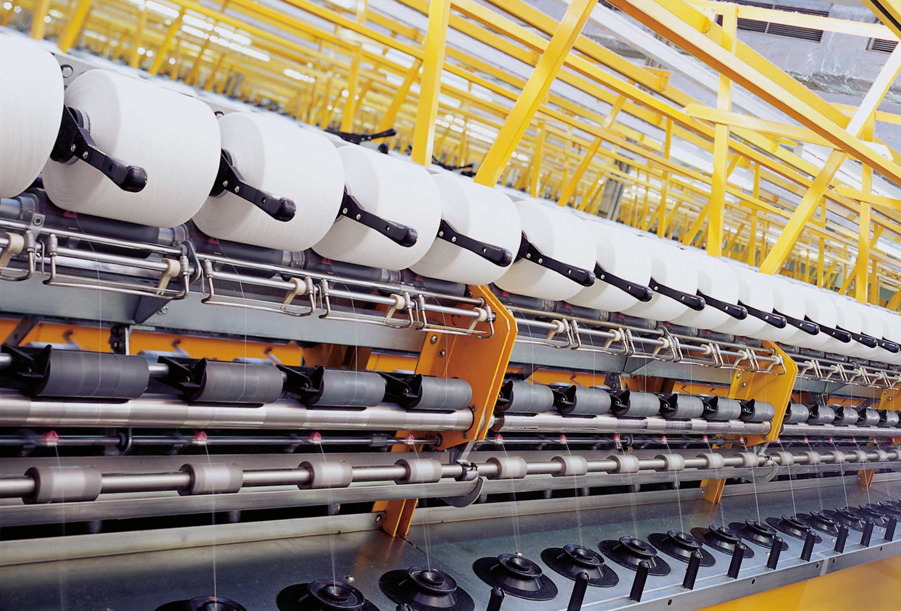 Final twisting machine of a double level twisting unit